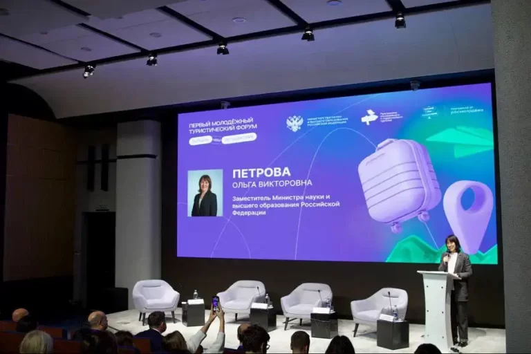 Lãnh đạo các trường Đại học Nga tham dự Diễn đàn Du lịch Thanh niên 5 lanh dao cac truong dai hoc nga tham du dien dan du lich thanh nien