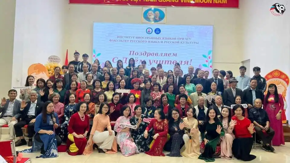 Lễ kỷ niệm Ngày nhà giáo 20/11 tại Khoa Nga ULIS 1 le ky niem ngay nha giao 20 11 tai khoa nga ulis