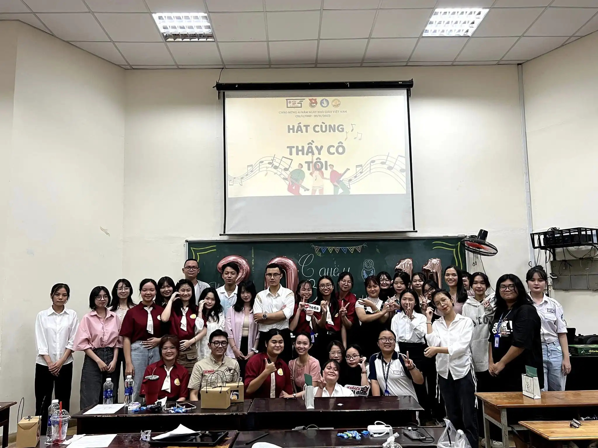 Liên hoan văn nghệ "Hát cùng thầy cô tôi" tại Tp. Hồ Chí Minh 1 lien hoan van nghe hat cung thay co toi tai tp ho chi minh