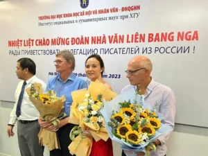 Phó Hiệu trưởng Đại học USSH-VNU tiếp Đoàn Nhà văn Liên bang Nga 1 pho hieu truong dai hoc ussh vnu tiep doan nha van lien bang nga
