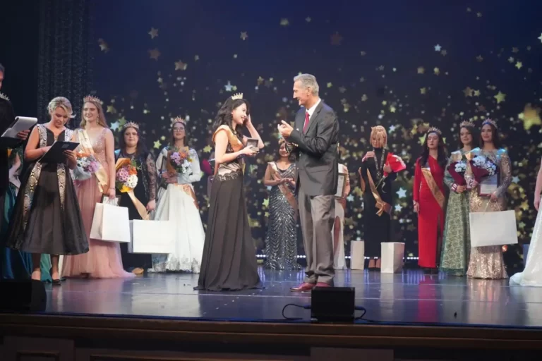 sinh vien viet nam lot top3 cuoc thi nu hoang cac dan toc tai ural