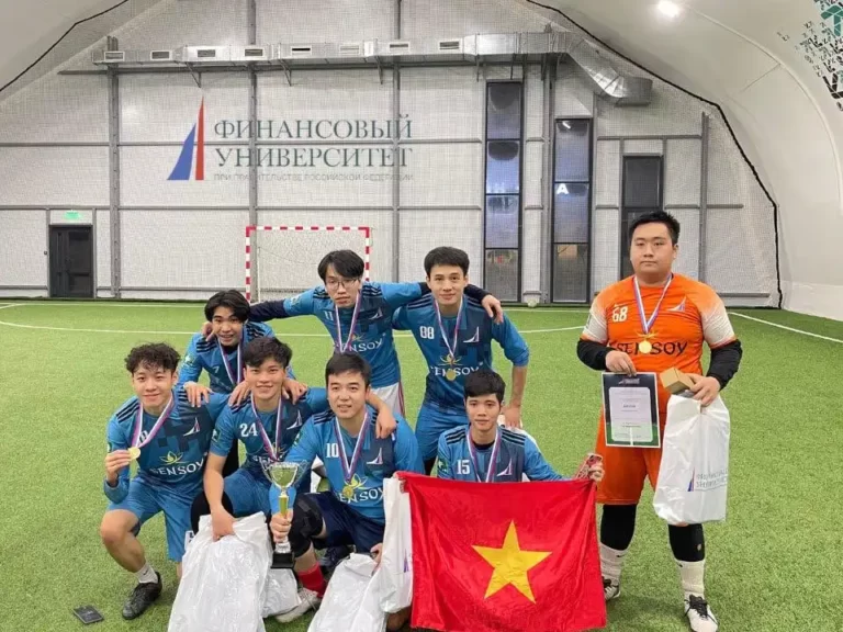 sinh vien viet nam vo dich giai bong da sinh vien quoc te tai finu