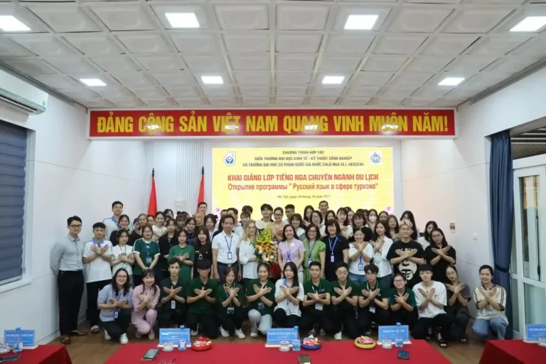 Thêm cơ hội học tiếng Nga chuyên ngành tại đại học Việt Nam 12 them co hoi hoc tieng nga chuyen nganh tai dai hoc viet nam
