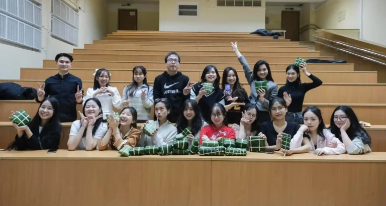 "Bánh Chưng Xanh - Tết An Lành" tại Đại học Sư phạm Moskva 17 banh chung xanh tet an lanh tai dai hoc su pham moskva