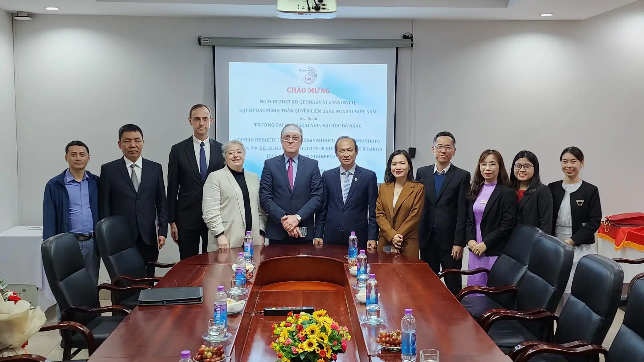 Đại sứ Nga tại Việt Nam đến thăm Trường Đại học Ngoại ngữ Đà Nẵng 1 dai su nga tai viet nam den tham truong dai hoc ngoai ngu da nang 1