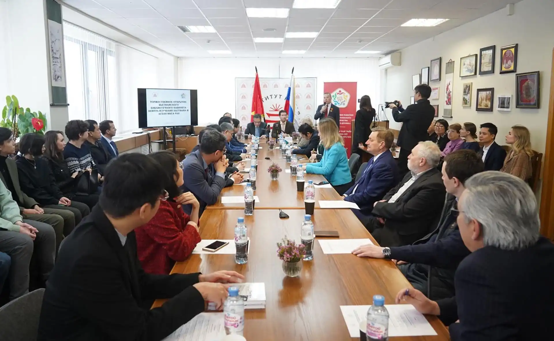 Khai trương Phòng thư viện Việt Nam tại Viện Hàn lâm Khoa học Nga 1 khai truong phong thu vien viet nam tai vien han lam khoa hoc nga