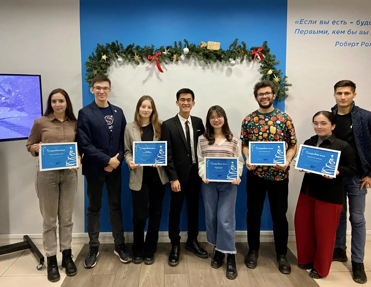 Lưu học sinh Việt Nam tại Tyumen nhận thư cảm ơn của Hội sinh viên quốc tế 1 luu hoc sinh viet nam tai tyumen nhan thu cam on cua hoi sinh vien quoc te