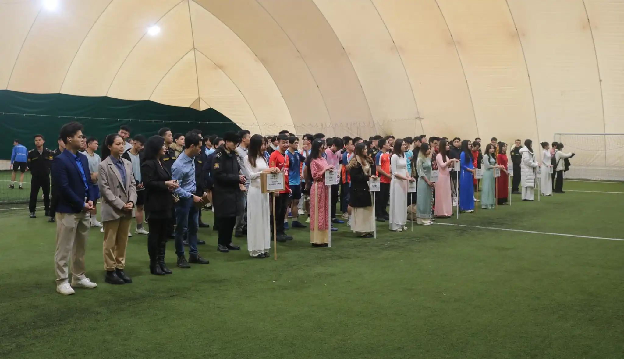 Sinh viên Saint Petersburg khai mạc Giải bóng đá mùa đông 2023-2024 1 sinh vien saint petersburg khai mac giai bong da mua dong 2023 2024