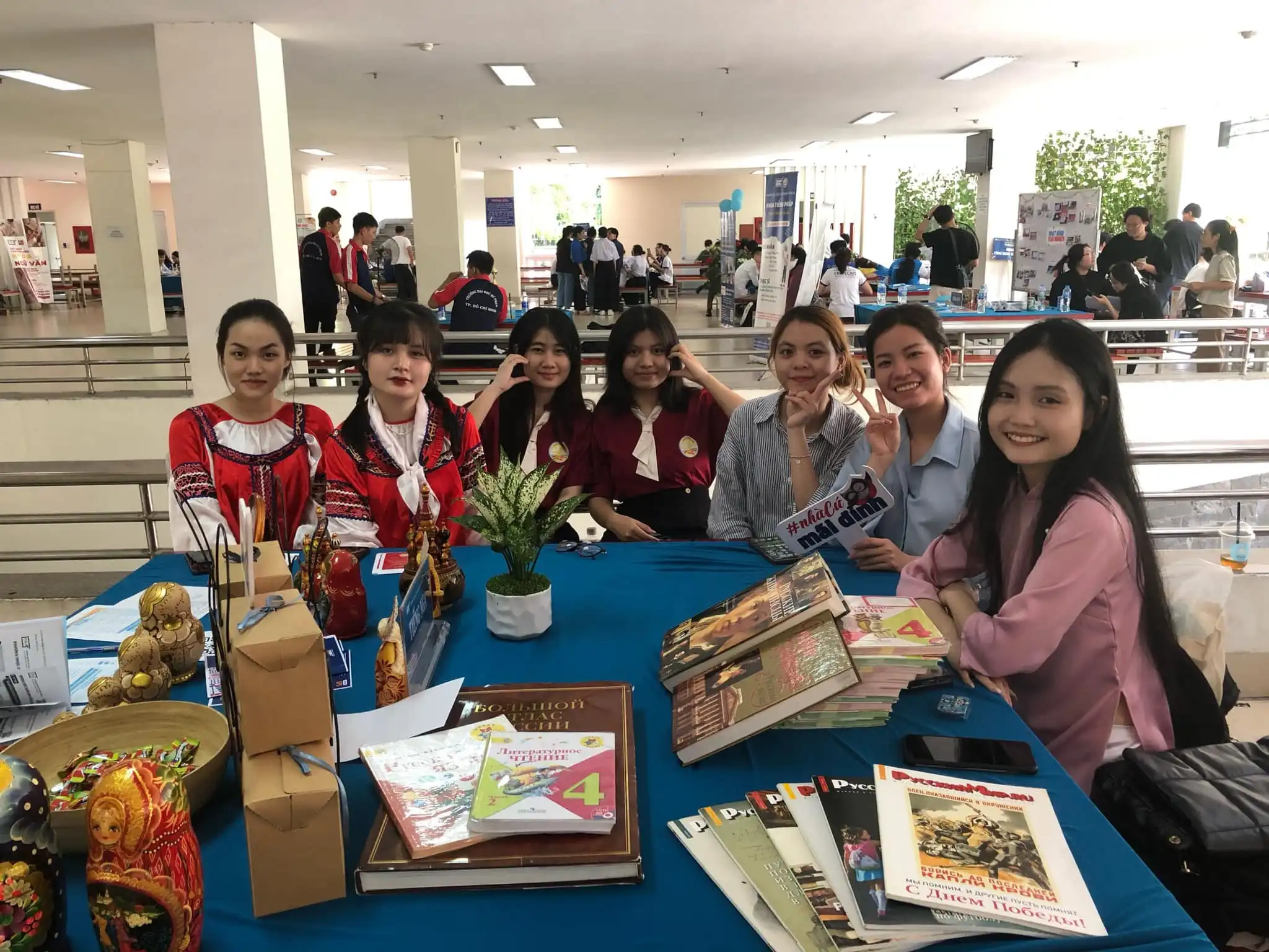 Học sinh phổ thông trải nghiệm tại Khoa Nga - Đại học Sư phạm Tp.HCM 1 hoc sinh pho thong trai nghiem tai khoa nga dai hoc su pham tphcm