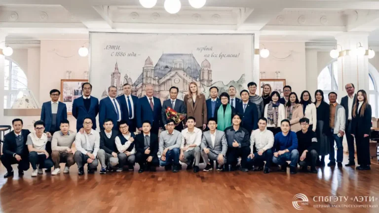 Đại học LETI đón tiếp Đoàn công tác của Bộ Giáo dục và Đào tạo 15 dai hoc leti don tiep doan cong tac cua bo giao duc va dao tao