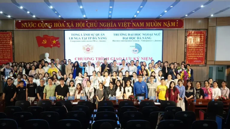 Giao lưu kỷ niệm Ngày Du hành vũ trụ tại Đại học Ngoại ngữ Đà Nẵng 7 giao luu ky niem ngay du hanh vu tru tai dai hoc ngoai ngu da nang