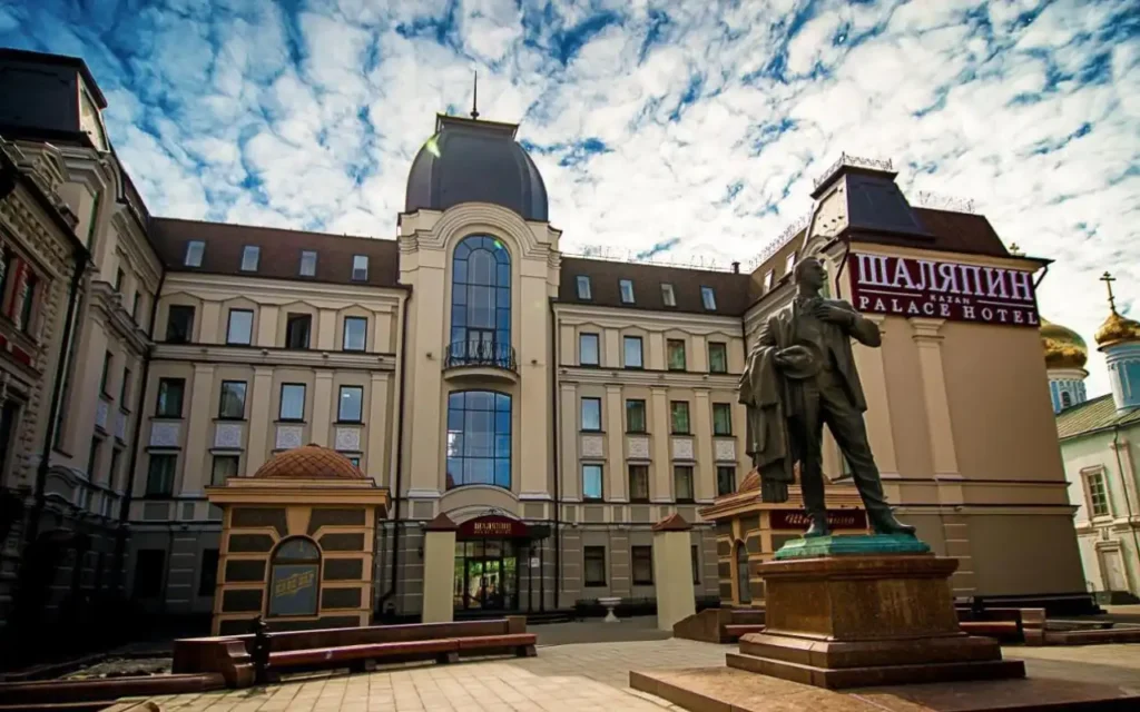 kazan bauman street feodor chaliapin monument
