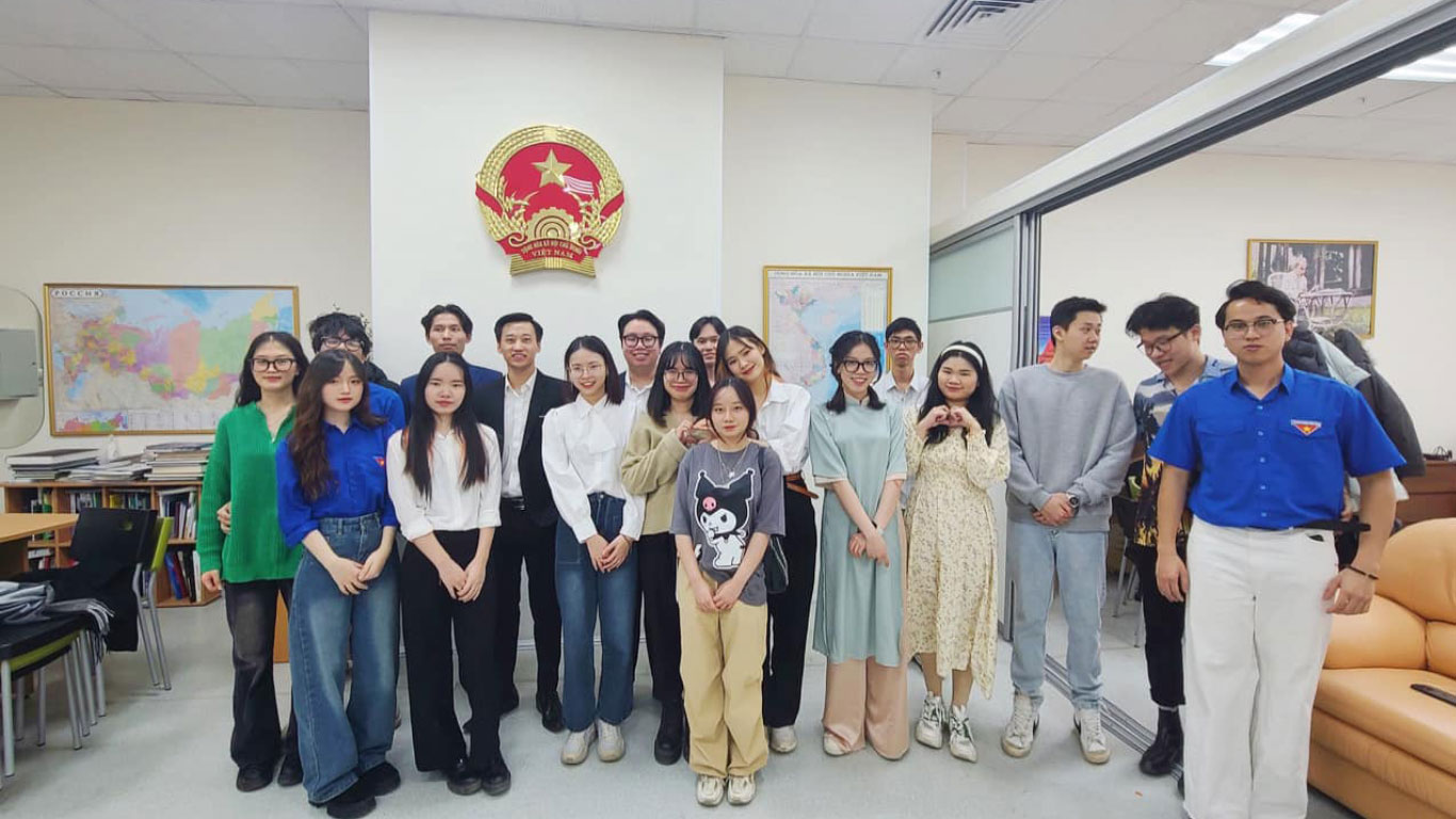 Lưu học sinh Ekaterinburg meeting kỷ niệm 93 năm thành lập Đoàn 1 luu hoc sinh ekaterinburg meeting ky niem 93 nam thanh lap doan