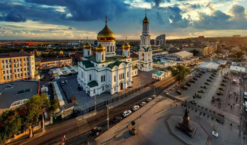 rostov quang truong nha tho