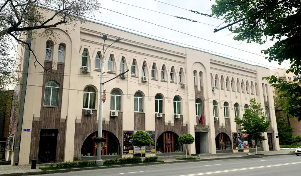 rostov toa nha hiep hoi giao huong