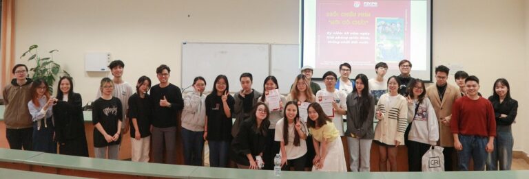 Buổi chiếu phim “Mùi cỏ cháy” của sinh viên Đại học Kinh tế Plekhanov 15 buoi chieu phim mui co chay cua sinh vien dai hoc kinh te plekhanov