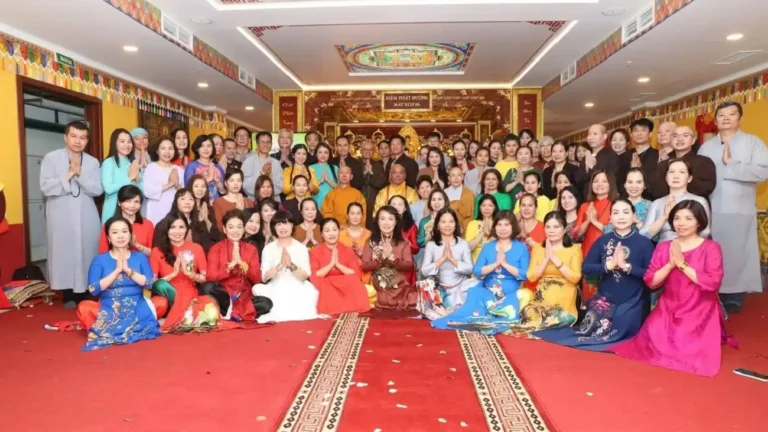 Du học sinh cùng tham dự Lễ Phật Đản tại Liên bang Nga 21 du hoc sinh cung tham du le phat dan tai lien bang nga