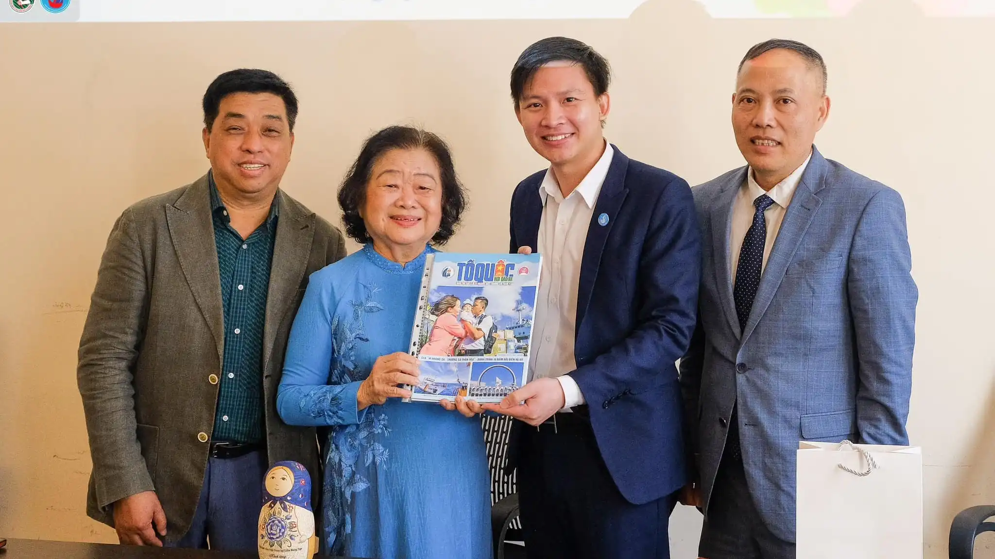 Du học sinh Việt Nam gặp gỡ Nguyên Phó chủ tịch nước Trương Mỹ Hoa 1 du hoc sinh viet nam gap go nguyen pho chu tich nuoc truong my hoa