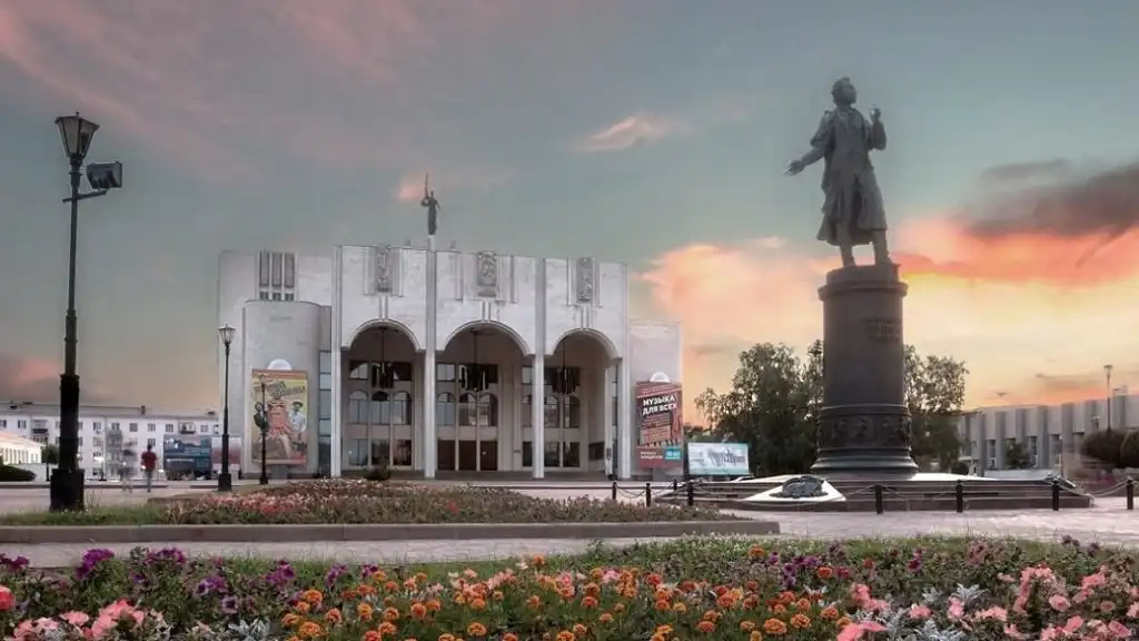 kursk nha hat kich quoc gia pushkin