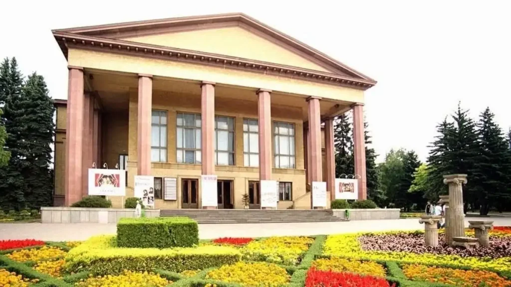 stavropol nha hat kich han lam