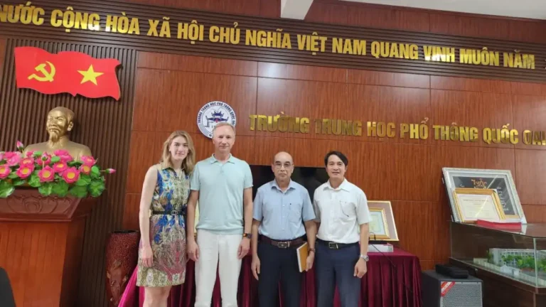 Đoàn công tác Đại học Samara thăm và làm việc tại THPT Quốc Oai Hà Nội 5 doan cong tac dai hoc samara tham va lam viec tai thpt quoc oai ha noi