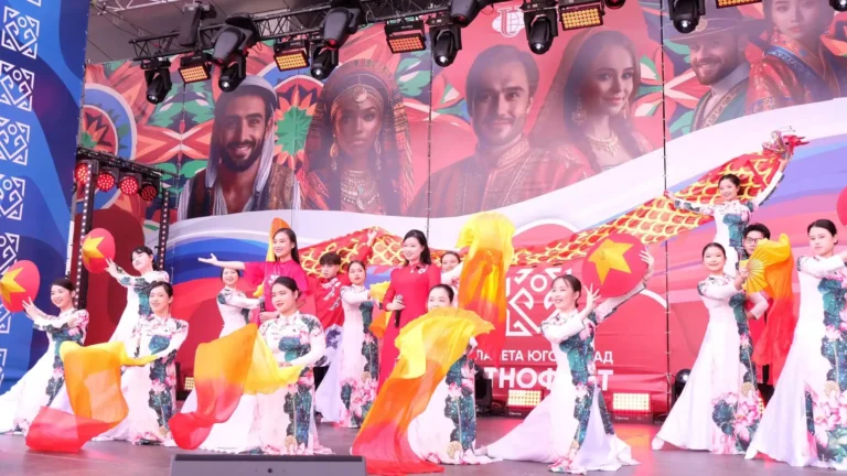 Du học sinh Việt Nam mang bản sắc dân tộc tới Lễ hội văn hóa quốc tế RUDN 2024 13 du hoc sinh viet nam mang ban sac dan toc toi le hoi van hoa quoc te rudn 2024