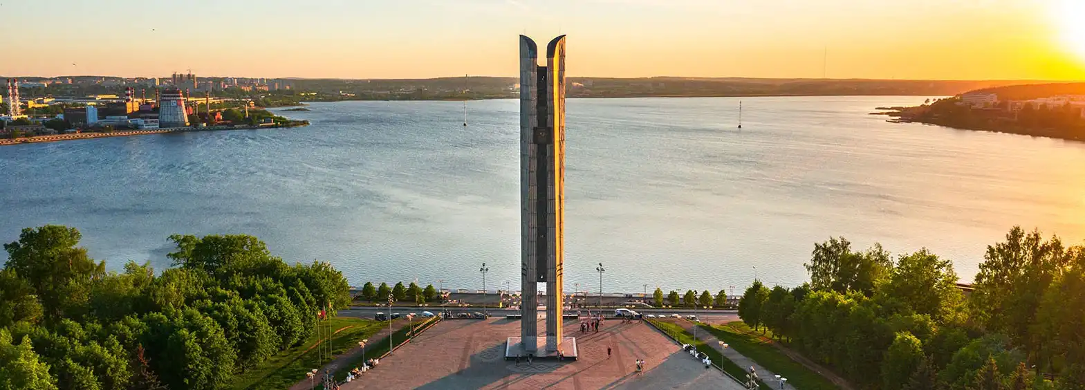 izhevsk tuong dai huu nghi cac dan toc paranoma