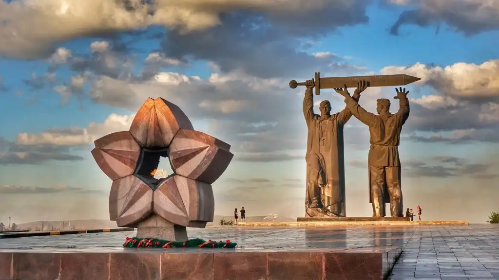 magnitogorsk cong vien chien thang tuong dai mat tran hau phuong