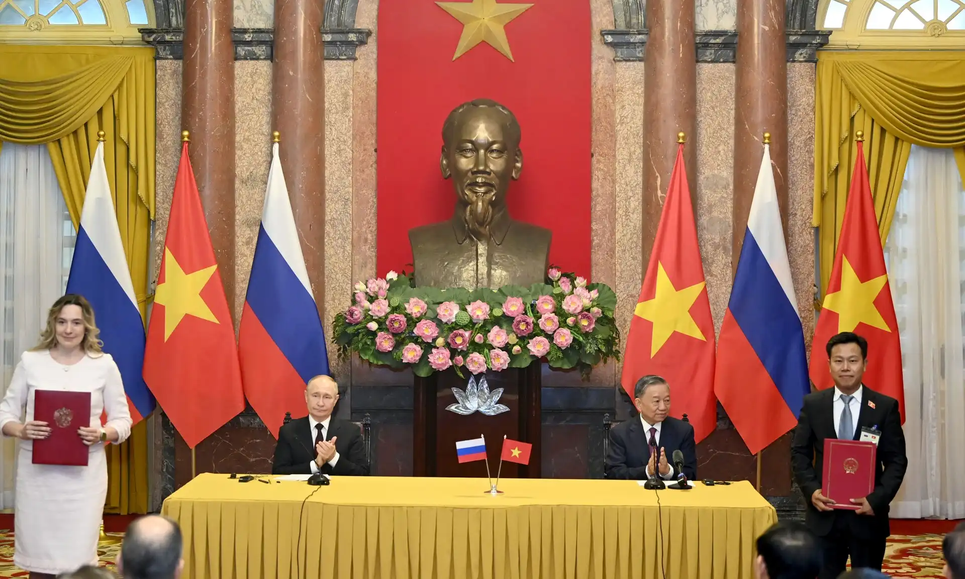 Mở rộng hợp tác giữa ĐHQGHN với Đại học Liên bang Viễn Đông và Đại học HSE 2 mo rong hop tac giua dhqghn voi dai hoc lien bang vien dong va dai hoc hse 2