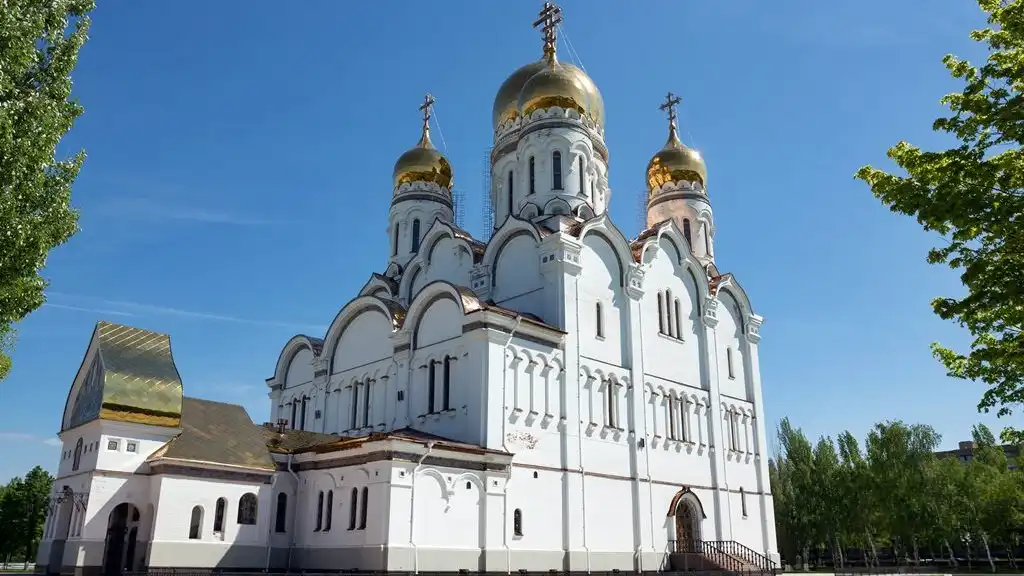 tolyatti nha tho bien hinh