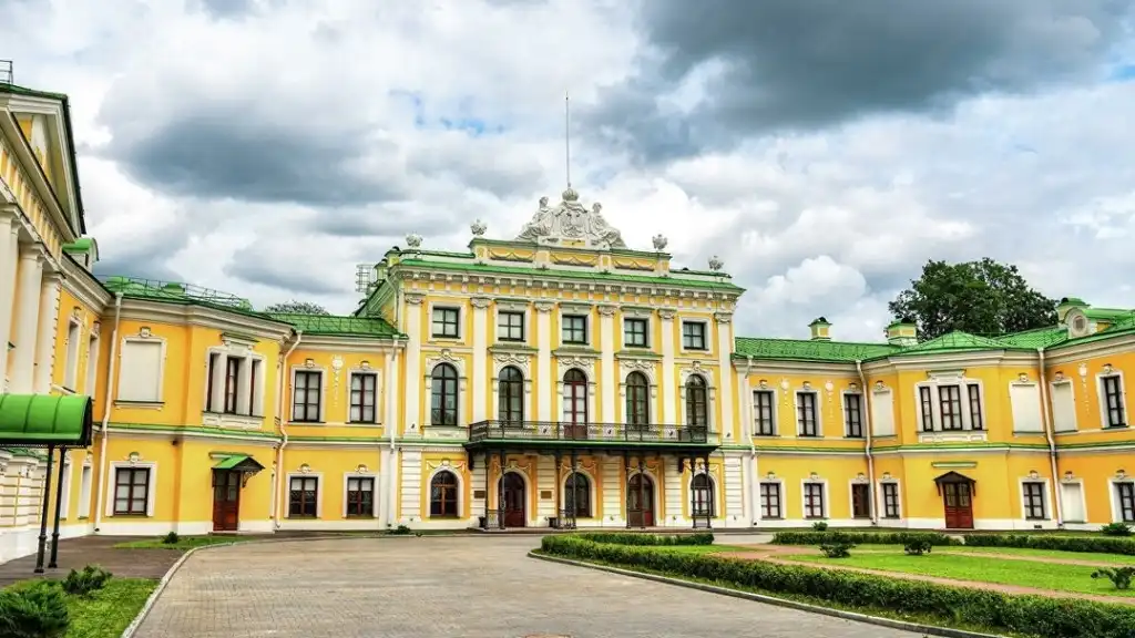 tver phong trung bay nghe thuat tinh tver