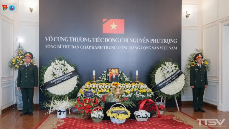 Du học sinh Việt Nam tại Nga kính viếng Tổng Bí thư Nguyễn Phú Trọng 17 du hoc sinh viet nam tai nga kinh vieng tong bi thu nguyen phu trong