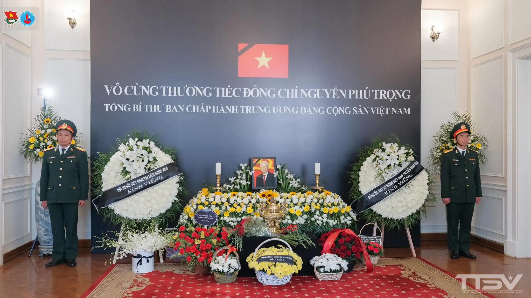 Du học sinh Việt Nam tại Nga kính viếng Tổng Bí thư Nguyễn Phú Trọng 1 du hoc sinh viet nam tai nga kinh vieng tong bi thu nguyen phu trong