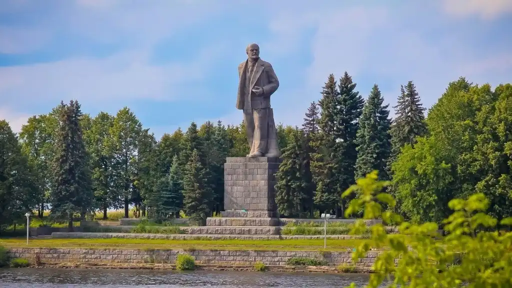 dubna tuong dai lenin