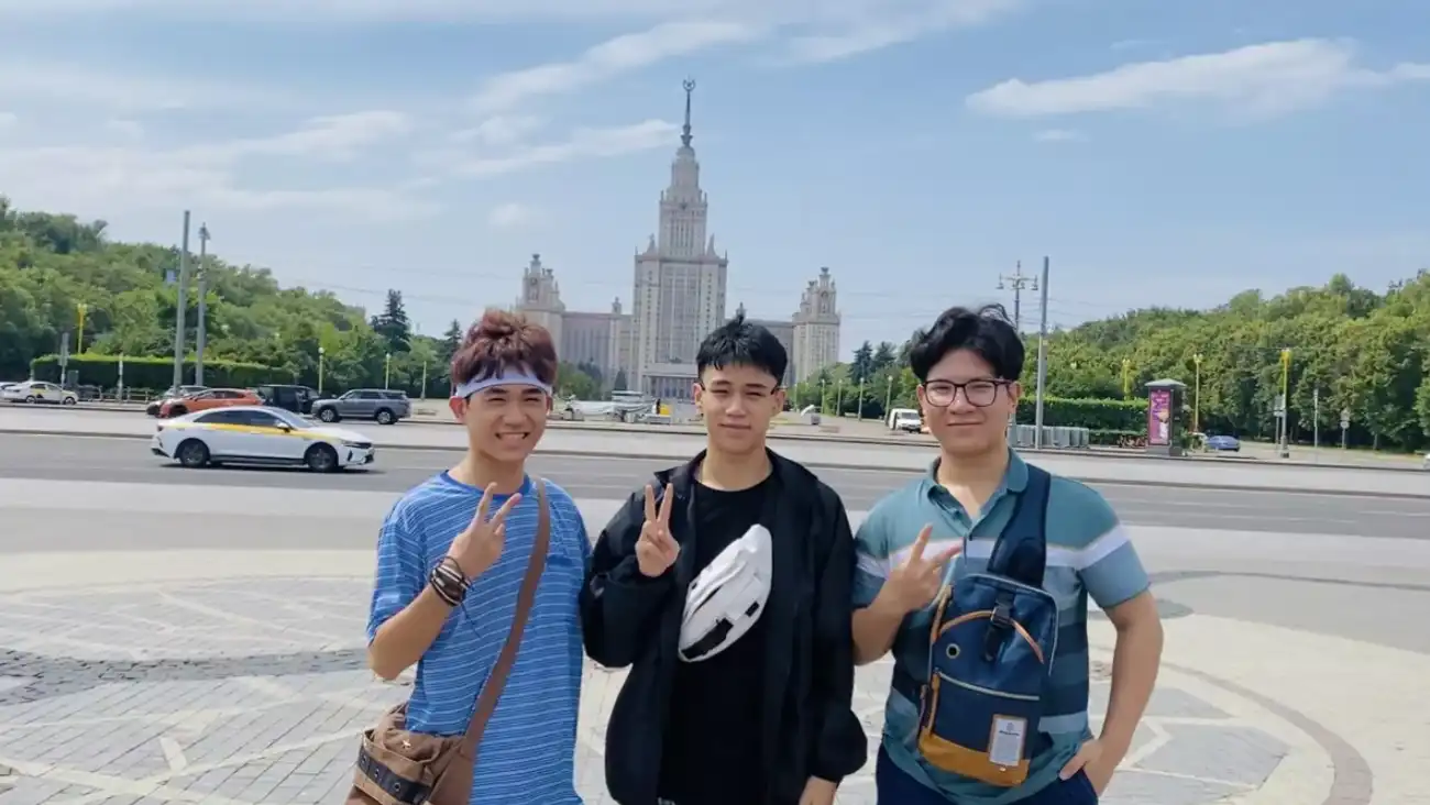 Học sinh Việt Nam được Thứ trưởng Nga dẫn đi tham quan bảo tàng 4 hoc sinh viet nam duoc thu truong nga dan di tham quan bao tang 4