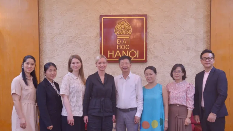 Học viện Kinh tế và Hành chính công RANEPA làm việc tại Trường Đại học Hà Nội 3 hoc vien kinh te va hanh chinh cong ranepa lam viec tai truong dai hoc ha noi