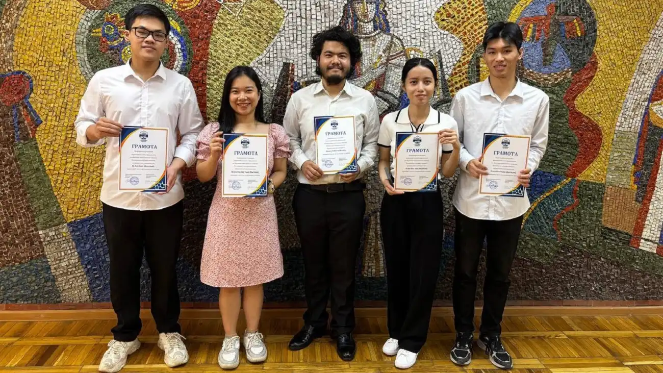 rostgmu sinh vien viet nam