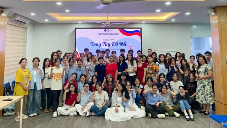 chuong trinh vong tay ket noi cua sinh vien khoa nga ulis