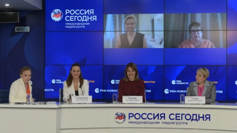 Khởi động mùa thứ ba của dự án "Phụ nữ: Trường đào tạo người hướng dẫn" 5 khoi dong mua thu ba cua du an phu nu truong dao tao nguoi huong dan