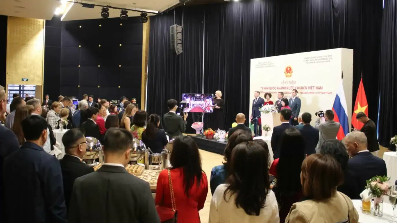 le ky niem 79 nam quoc khanh tai thanh pho ekaterinburg