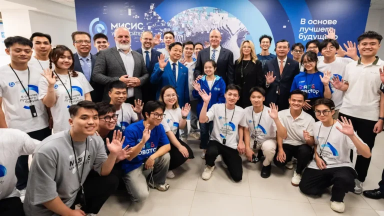 Phó Thủ tướng Trần Hồng Hà thăm và làm việc tại Đại học MISiS 3 pho thu tuong tran hong ha tham va lam viec tai dai hoc misis