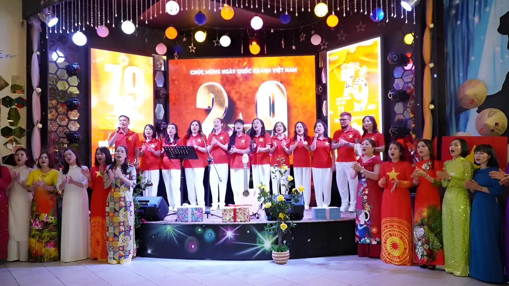 Tiếng hát ngân vang mừng Quốc khánh của người Việt tại Liên bang Nga 1 tieng hat ngan vang mung quoc khanh cua nguoi viet tai lien bang nga