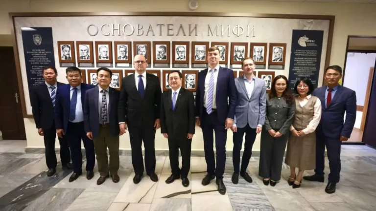 bo truong bo khoa hoc va cong nghe tham dai hoc nang luong hat nhan mephi