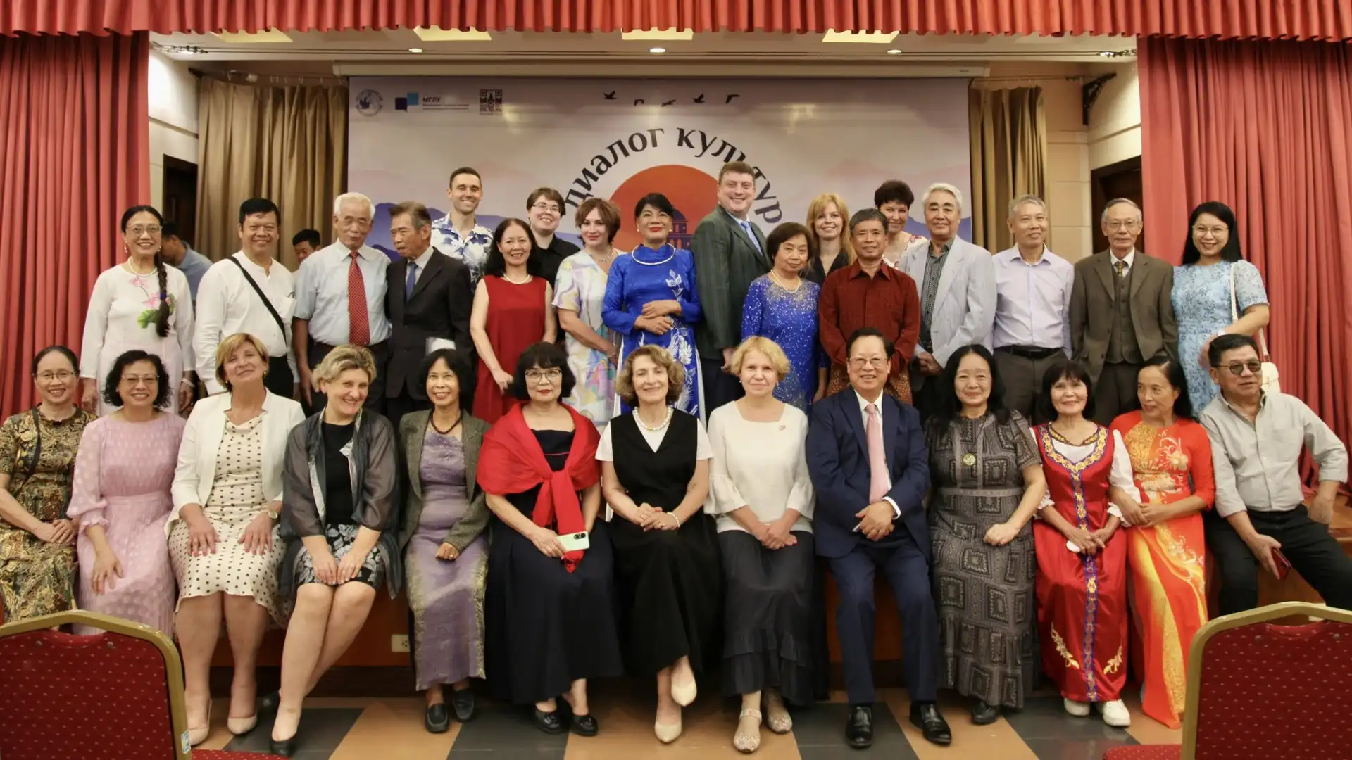 Gặp mặt Cựu sinh viên Đại học Ngôn ngữ Moscow tại Hà Nội 1 gap mat cuu sinh vien dai hoc ngon ngu moscow tai ha noi