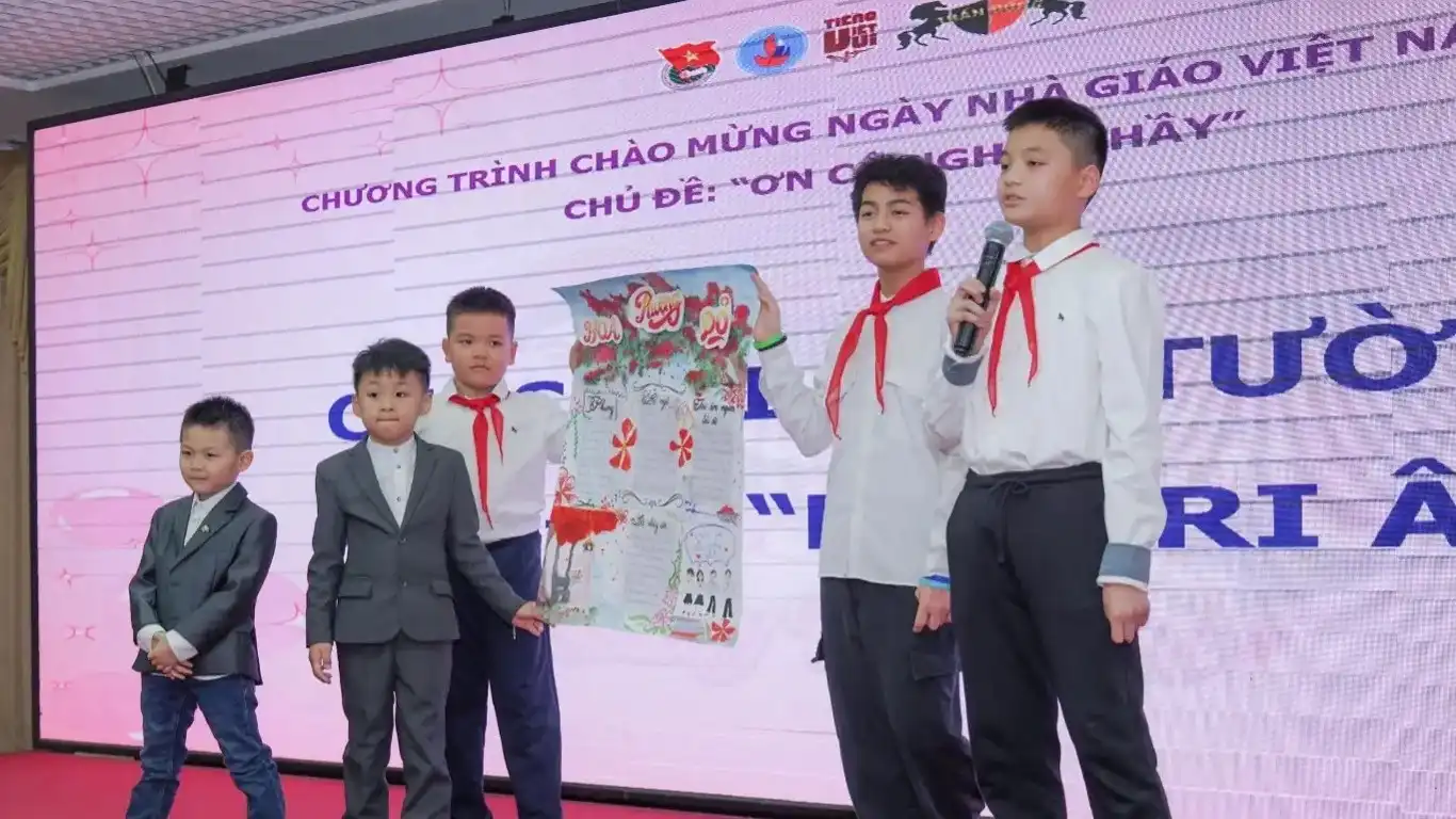 Con em người Việt chào mừng ngày Nhà Giáo Việt Nam 20/11 ở Moscow 1 con em nguoi viet chao mung ngay nha giao viet nam 20 11 o moscow