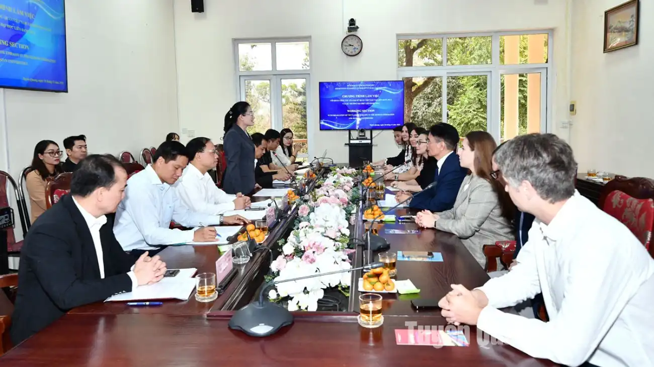 Đại sứ quán và các trường đại học Liên bang Nga làm việc tại Tuyên Quang 1 dai su quan va cac truong dai hoc lien bang nga lam viec tai tuyen quang