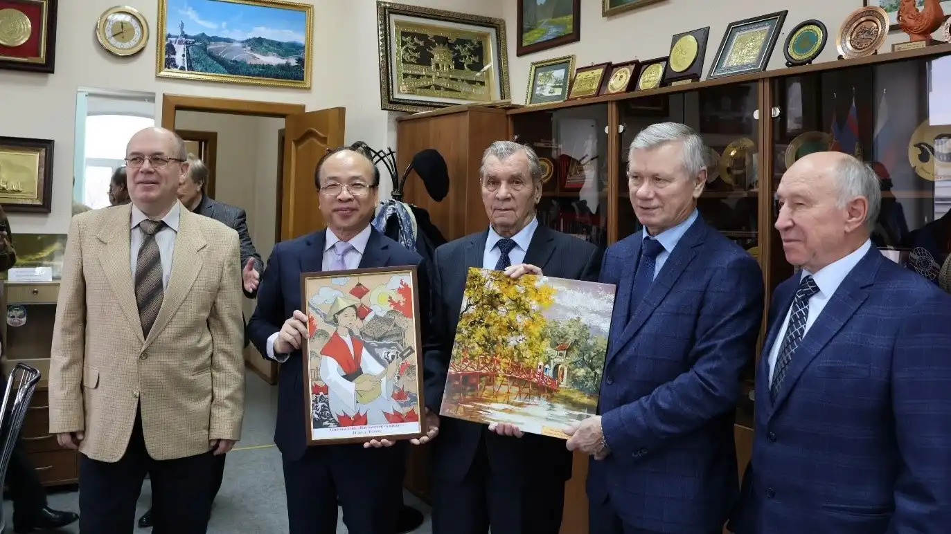 Hội hữu nghị Việt-Nga thảo luận hợp tác với Hội hữu nghị Nga-Việt tại Moscow 1 hoi huu nghi viet nga thao luan hop tac voi hoi huu nghi nga viet tai moscow