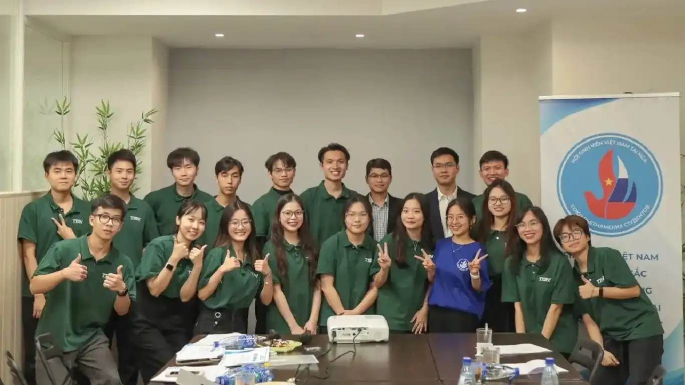 ky niem 3 nam thanh lap trung tam truyen thong sinh vien viet nam tai nga 2