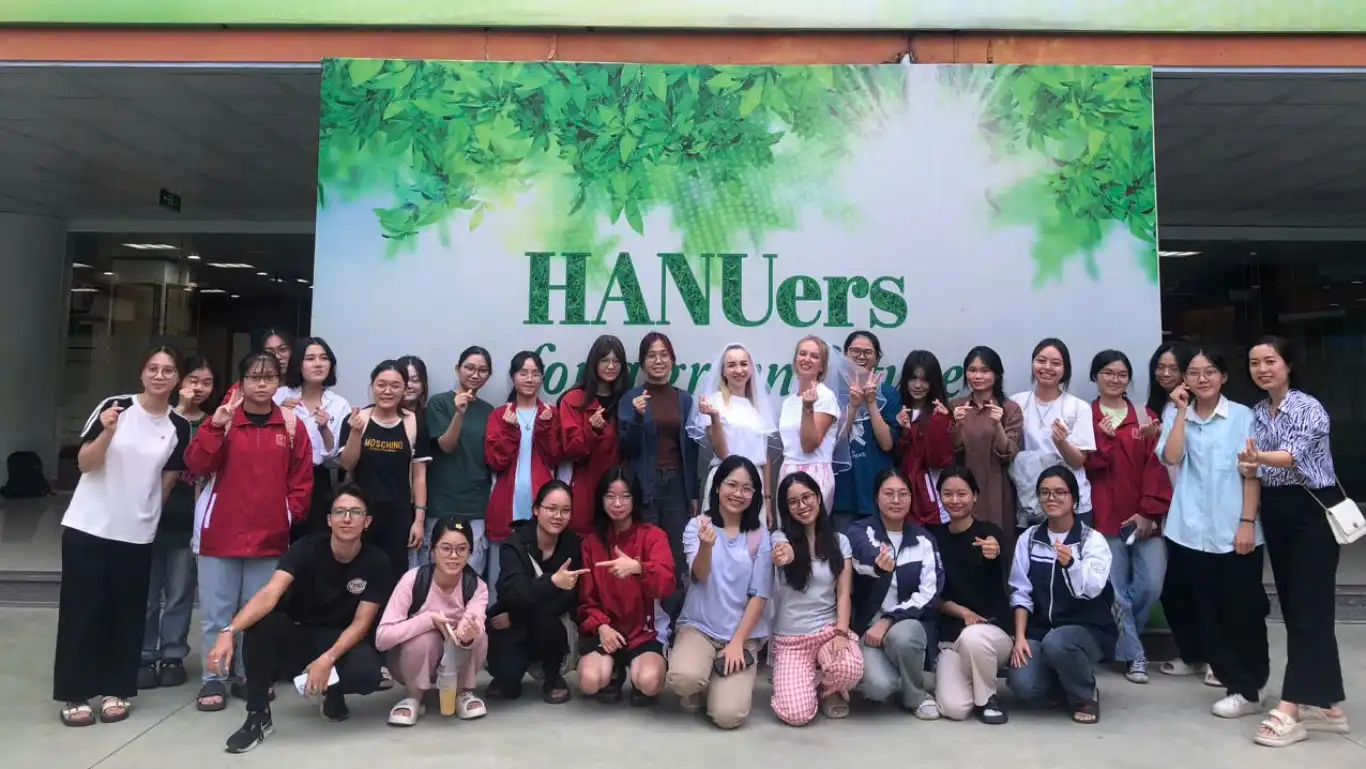 Sinh viên Đại học Hà Nội tìm hiểu những nét đẹp trong Đám cưới Nga 2 sinh vien dai hoc ha noi tim hieu nhung net dep trong dam cuoi nga 2