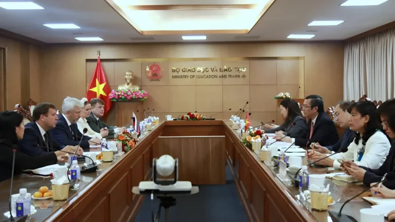 Thứ trưởng Bộ GD&ĐT Nguyễn Văn Phúc tiếp Giám đốc Rossotrudnichestvo 13 thu truong bo gddt nguyen van phuc tiep giam doc rossotrudnichestvo